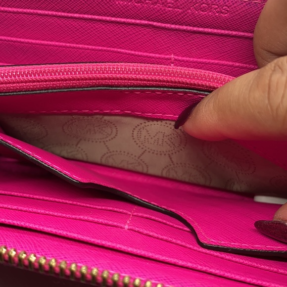 MK pink wallet - Picture 7 of 10